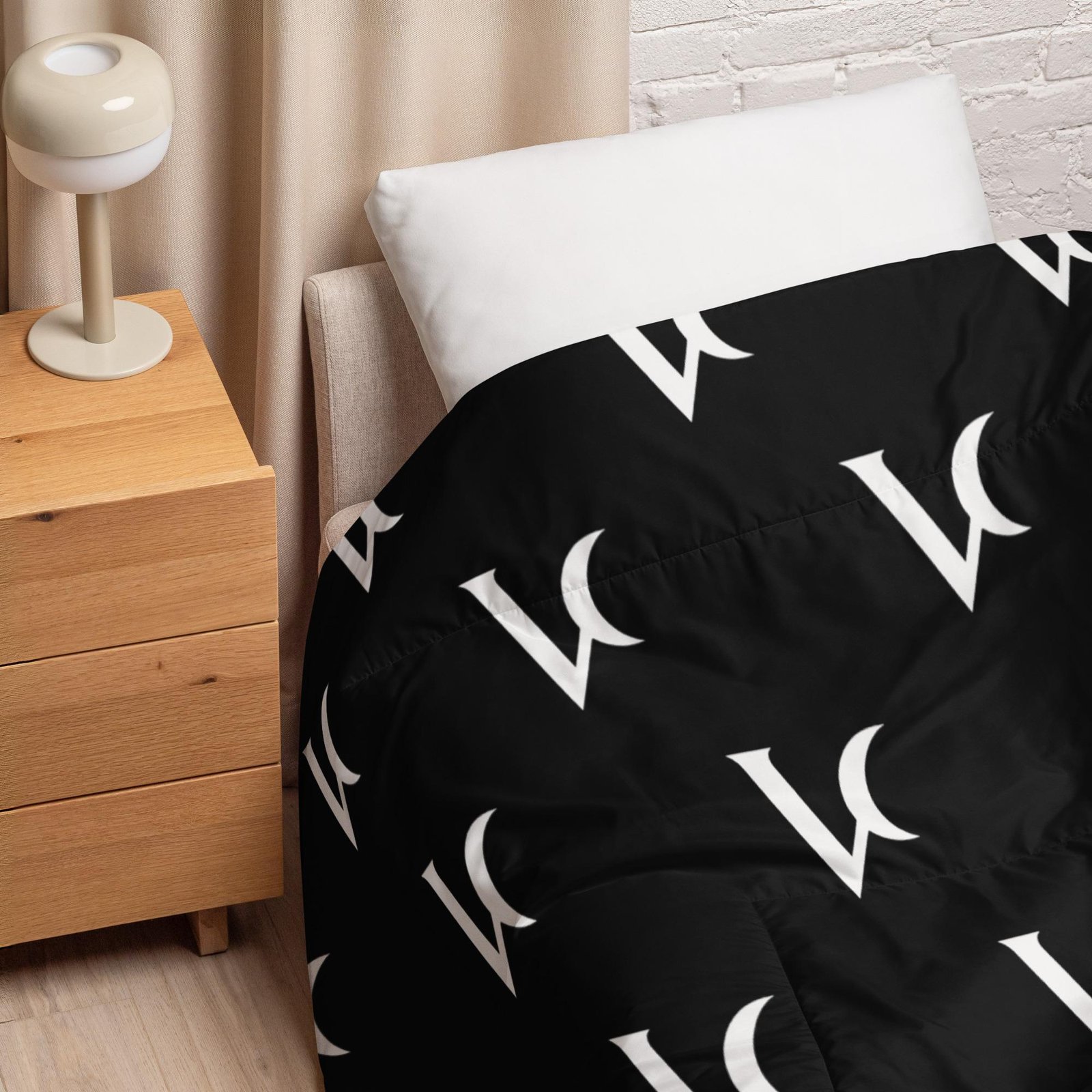 Varéluna: The VARÉ Crest™ – Comforter – Black & White - Image 2