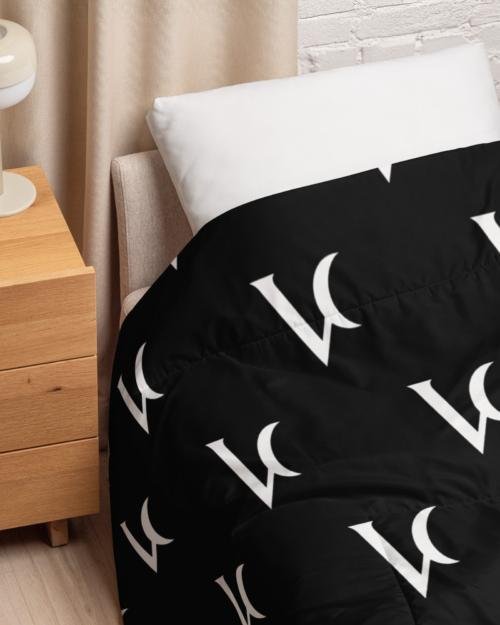 Varéluna: The VARÉ Crest™ – Comforter – Black & White
