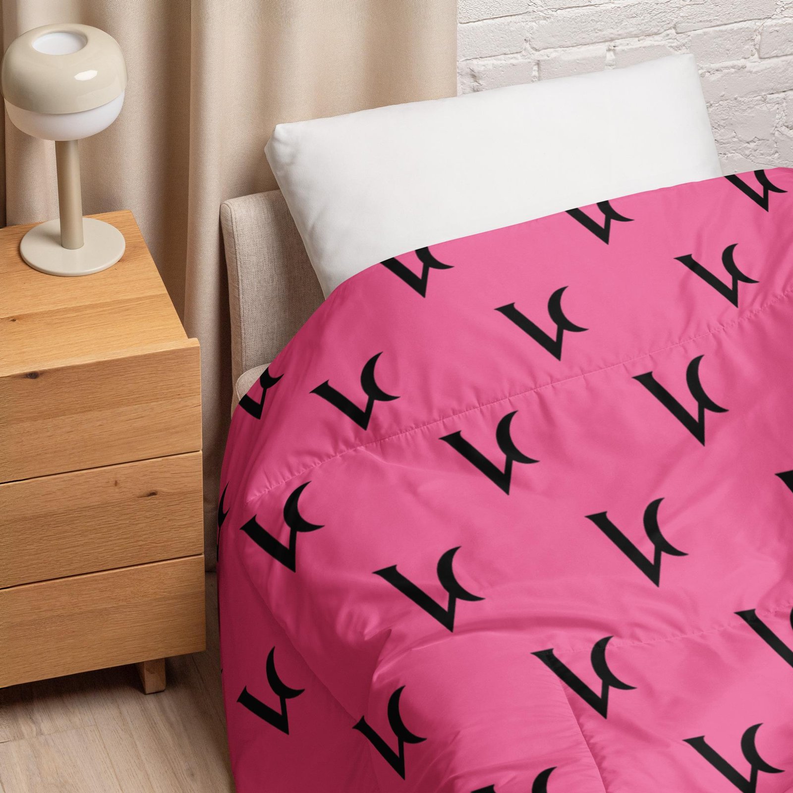 Varéluna: The VARÉ Crest™ – Comforter – Pink & Black - Image 4