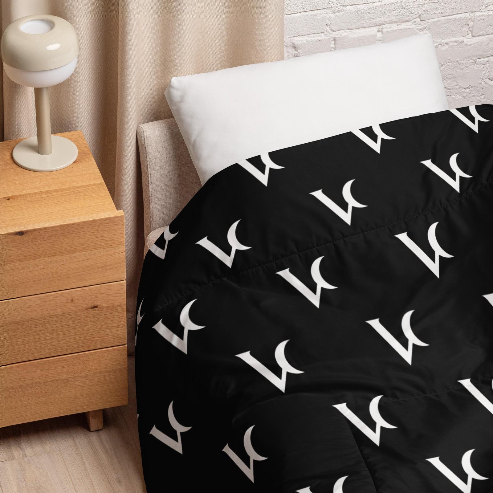 Varéluna: The VARÉ Crest™ – Comforter – Black & White - Image 4