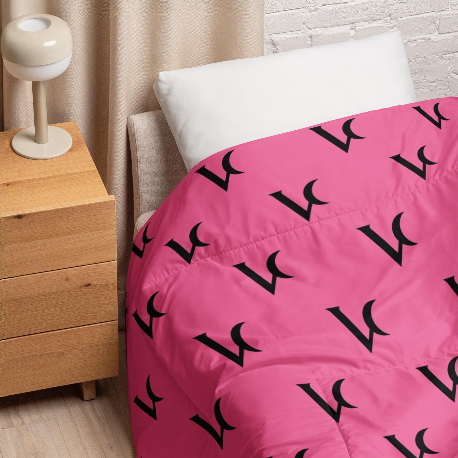 Varéluna: The VARÉ Crest™ – Comforter – Pink & Black - Image 3