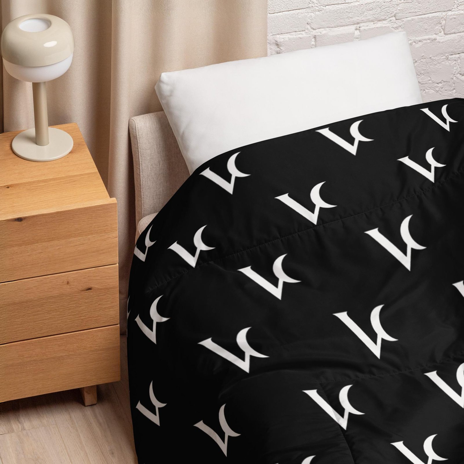 Varéluna: The VARÉ Crest™ – Comforter – Black & White - Image 3